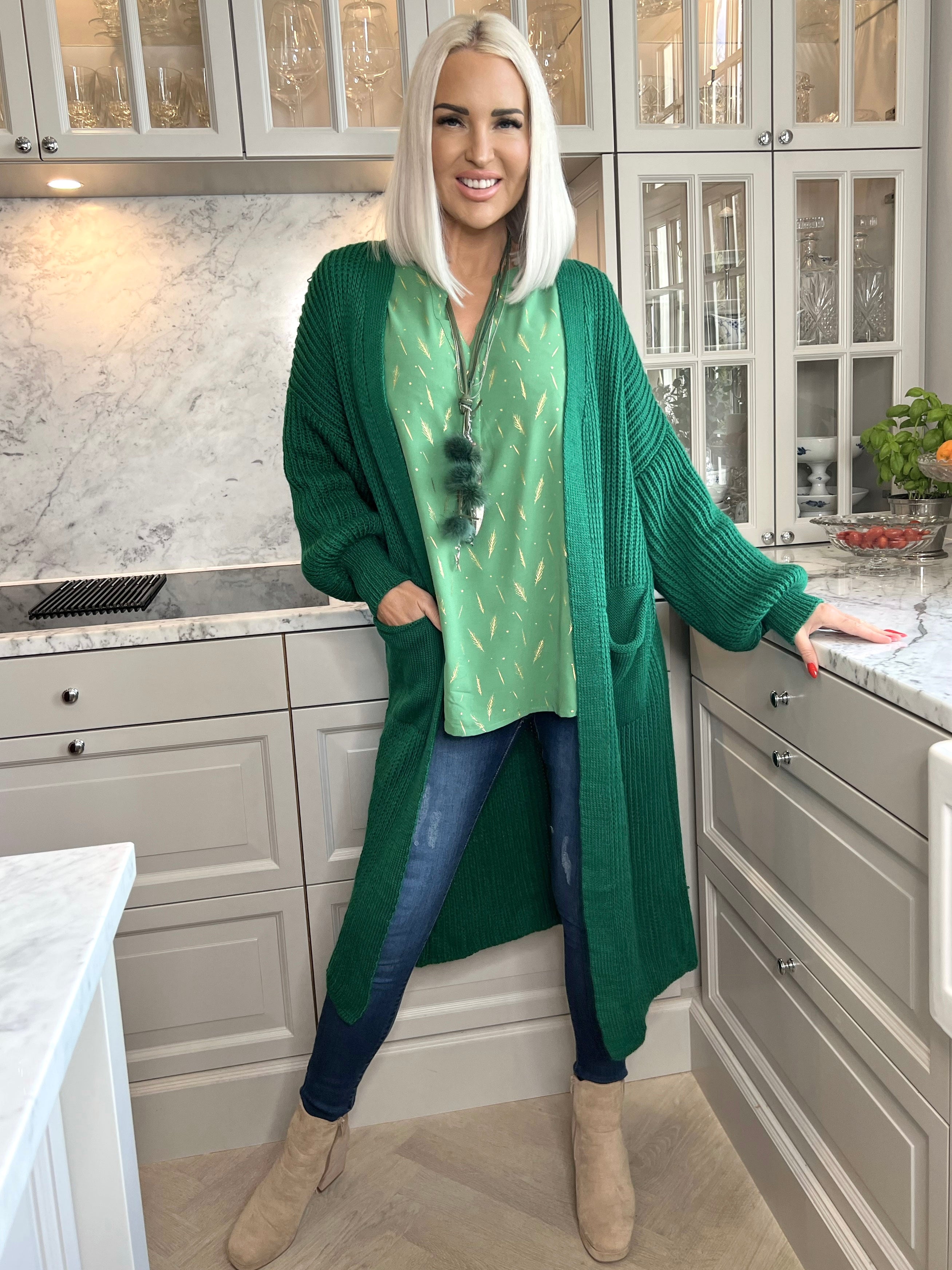 Lina - Fin skjorte med gulddetaljer